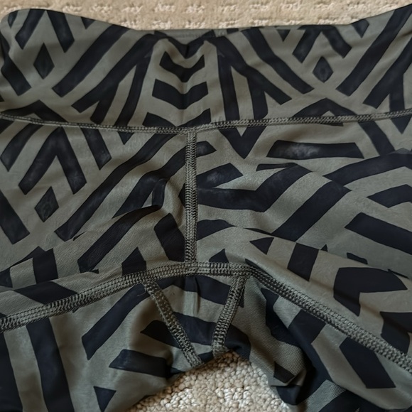 Lululemon leggings. Geometric print - Picture 4 of 4